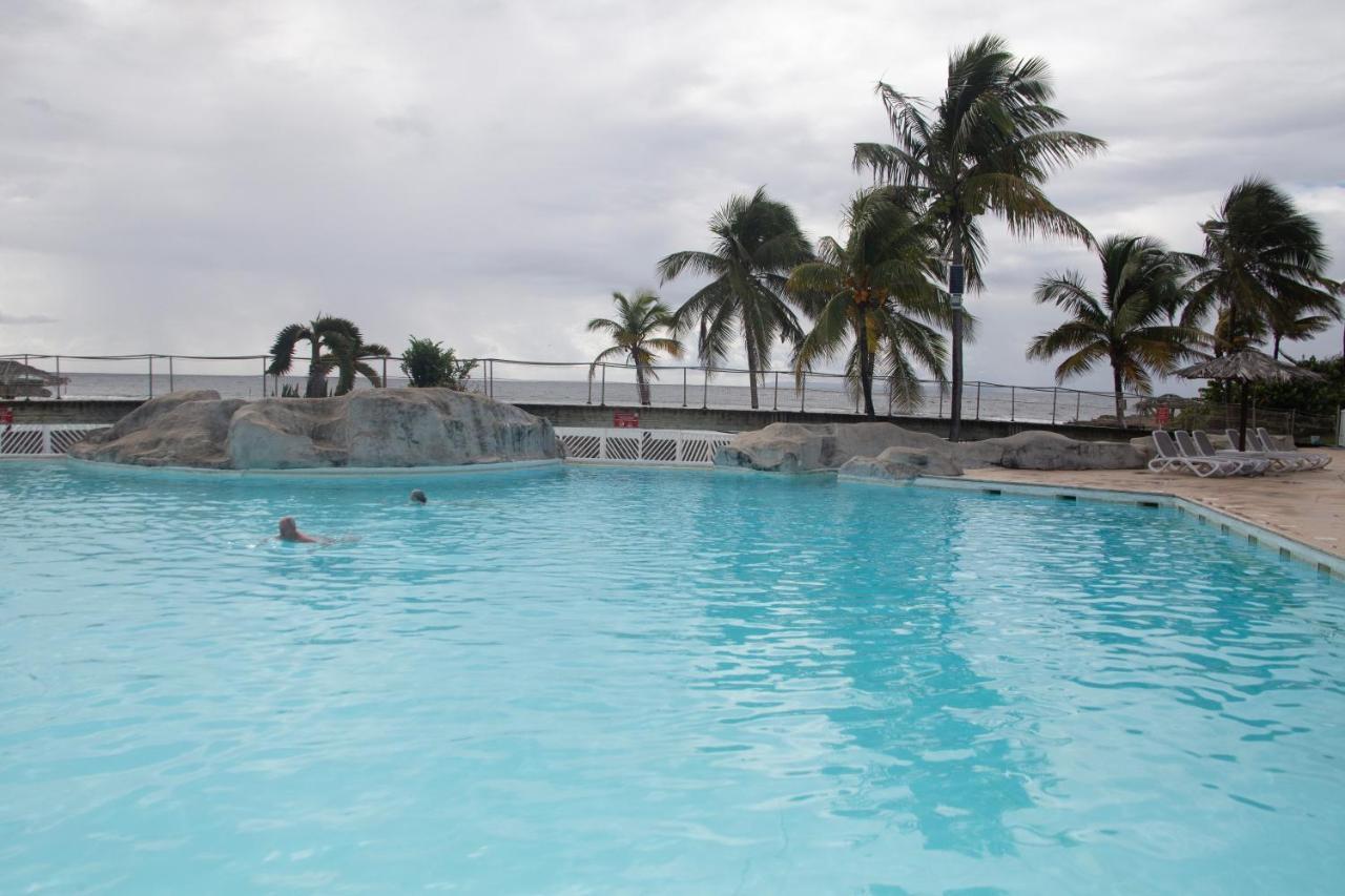 Studio Beachside Paradise Avec Citerne Tampon- Residence Manganao Saint-Francois  Luaran gambar